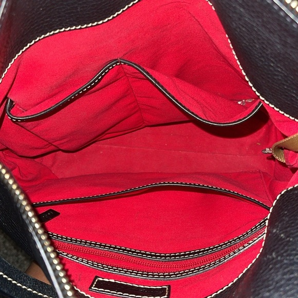 A black Dooney and Bourke ladies purse. - Picture 10 of 16